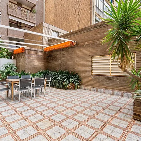 Sunlit Expansive Terrace, Ac & Outdoor Seating Apartamento Barcelona Exterior foto