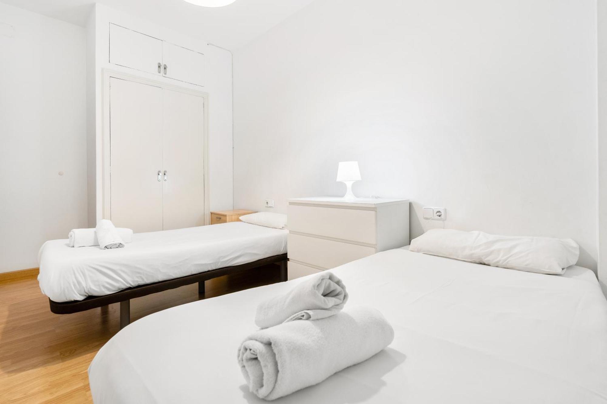 Apartament Sunlit Expansive Terrace, Ac & Outdoor Seating Barcelona