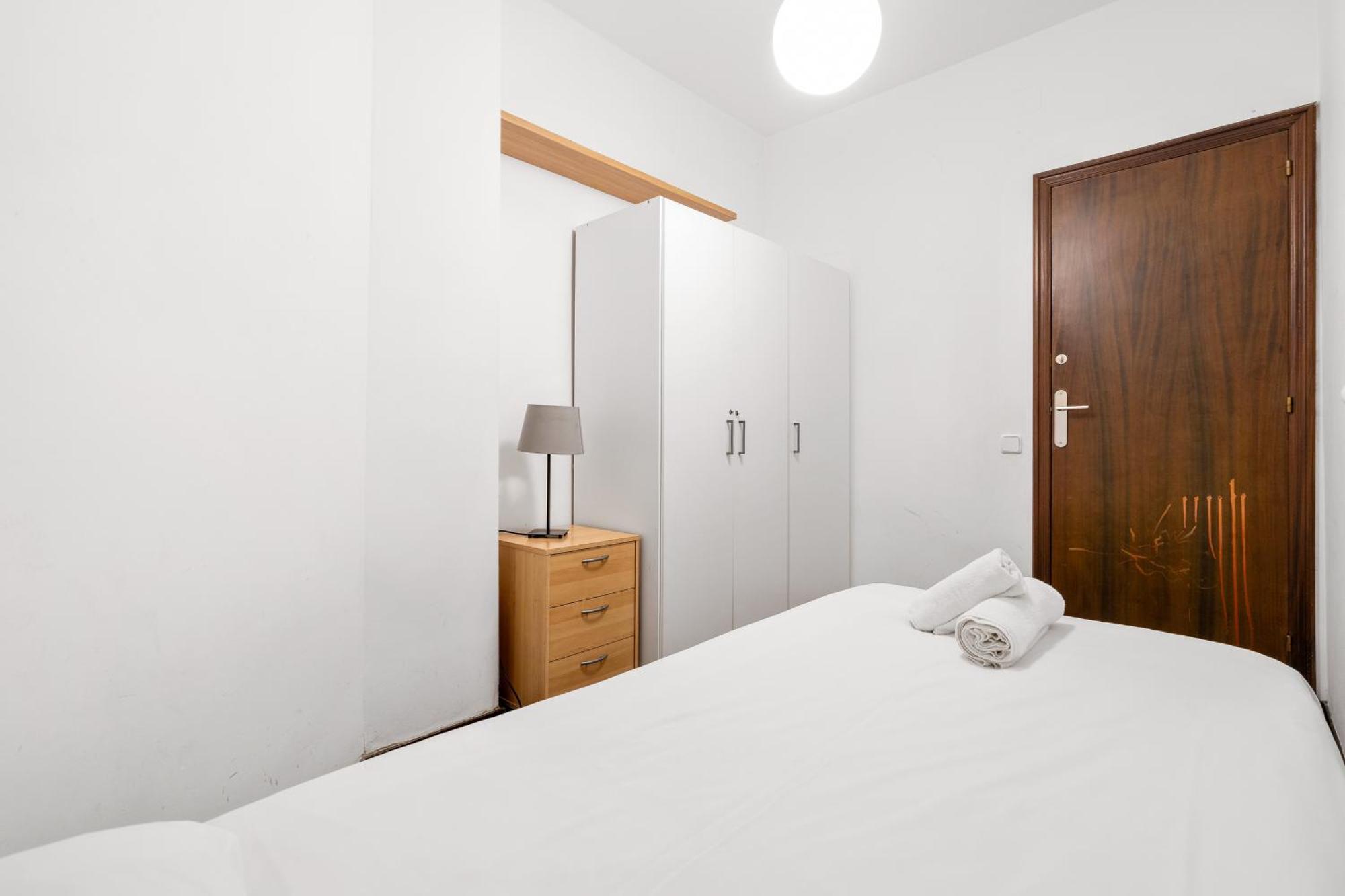 Sunlit Expansive Terrace, Ac & Outdoor Seating Apartament Barcelona