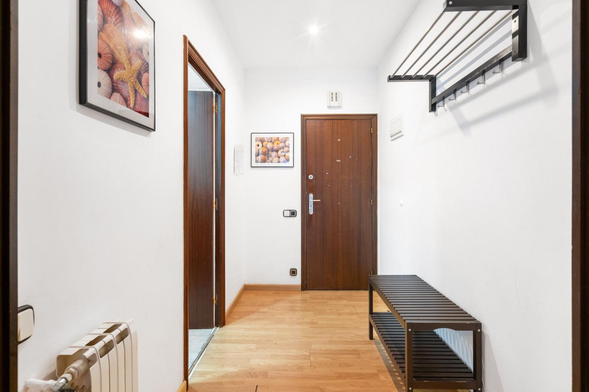 Sunlit Expansive Terrace, Ac & Outdoor Seating Apartament