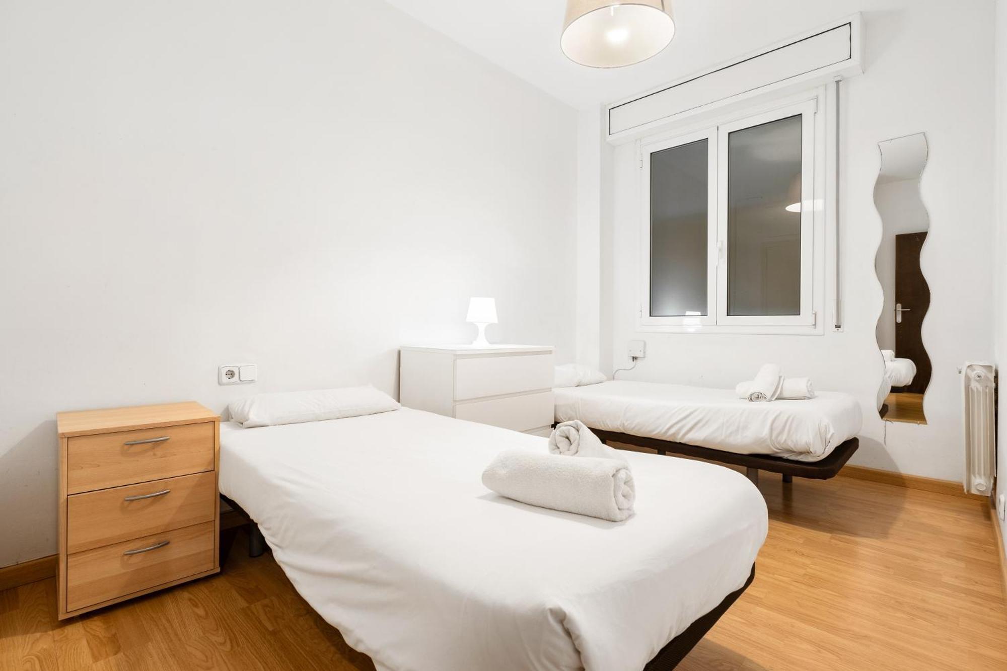 Sunlit Expansive Terrace, Ac & Outdoor Seating Apartament *