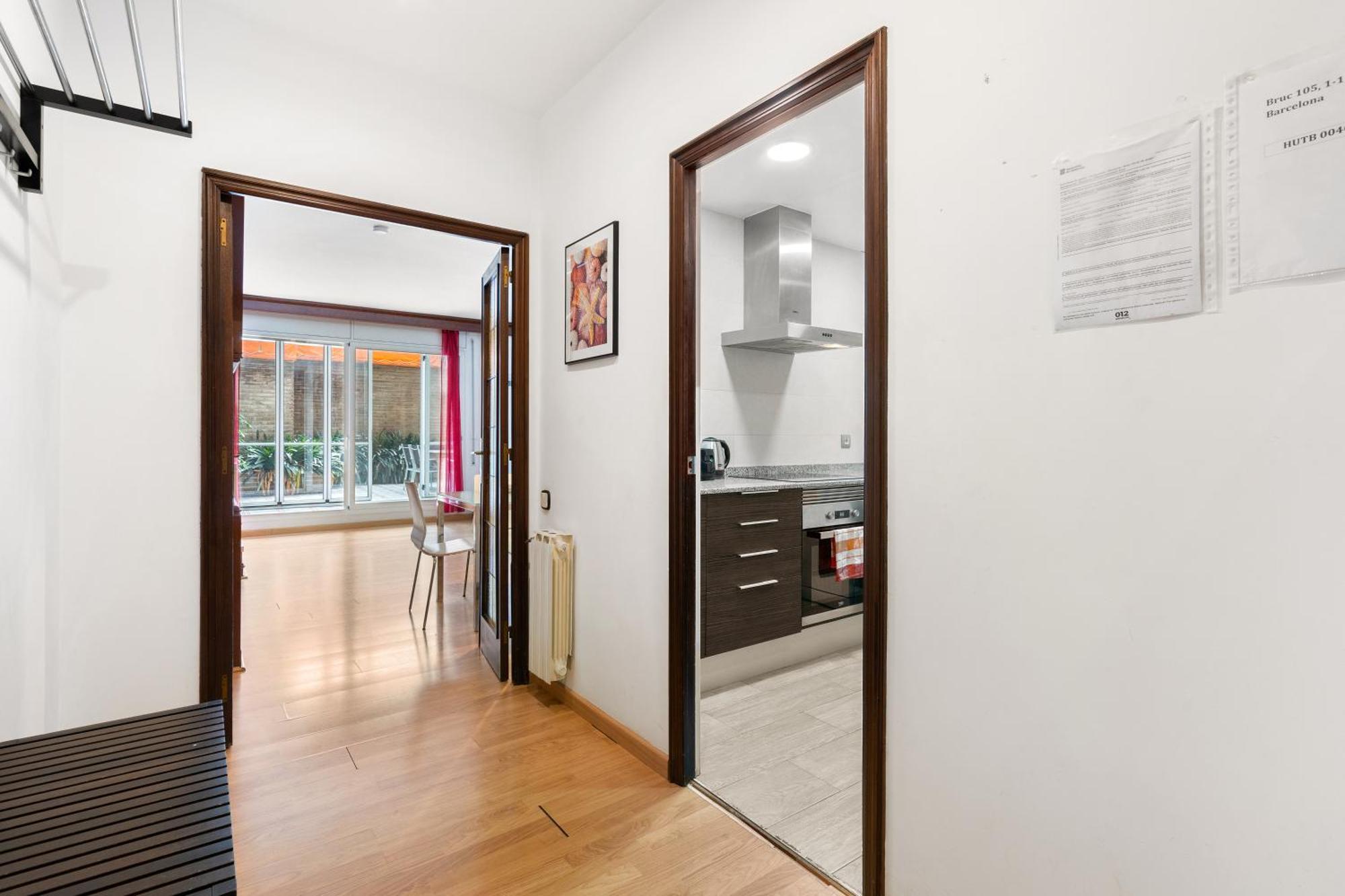 Apartament Sunlit Expansive Terrace, Ac & Outdoor Seating Barcelona