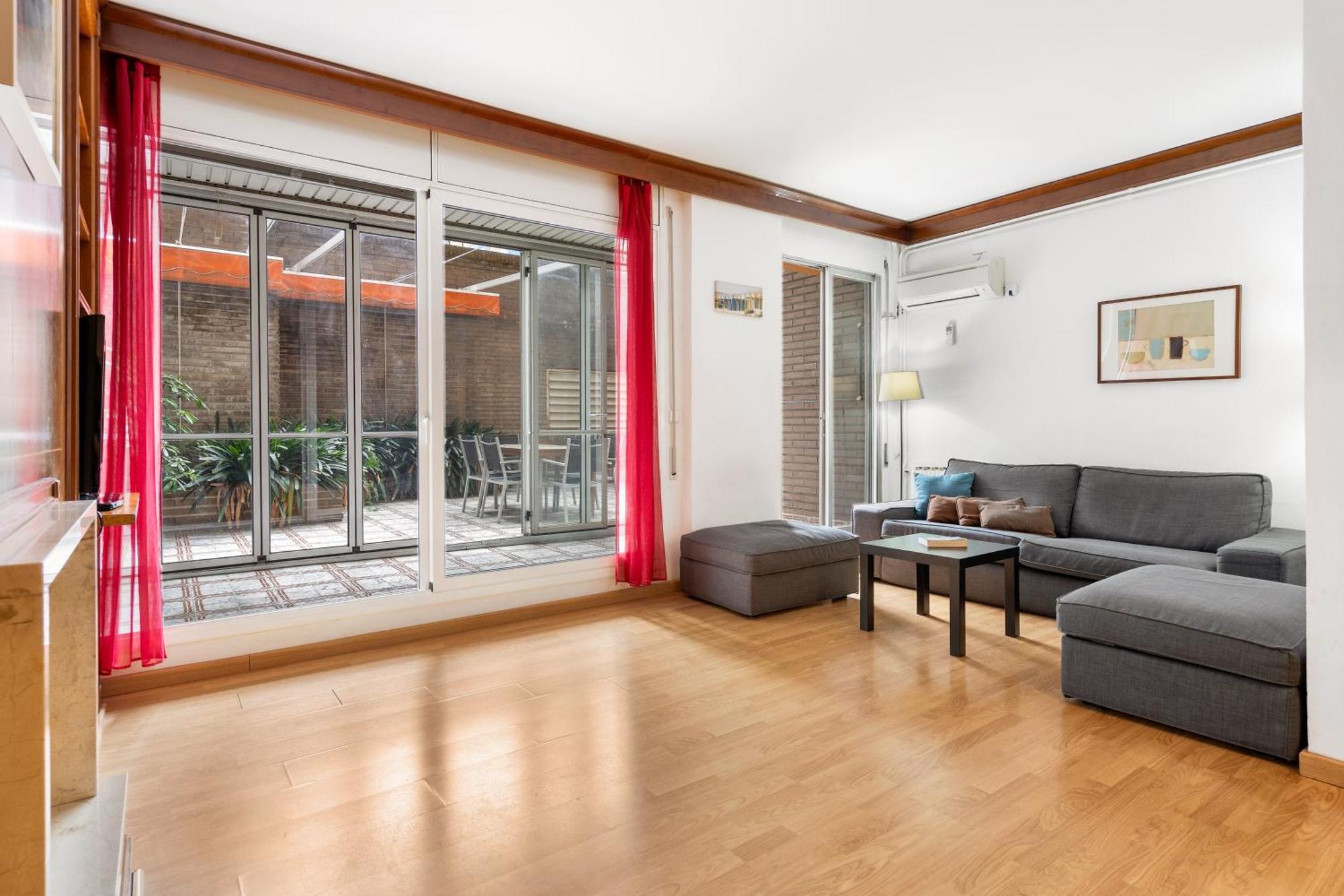 Sunlit Expansive Terrace, Ac & Outdoor Seating Apartament Barcelona